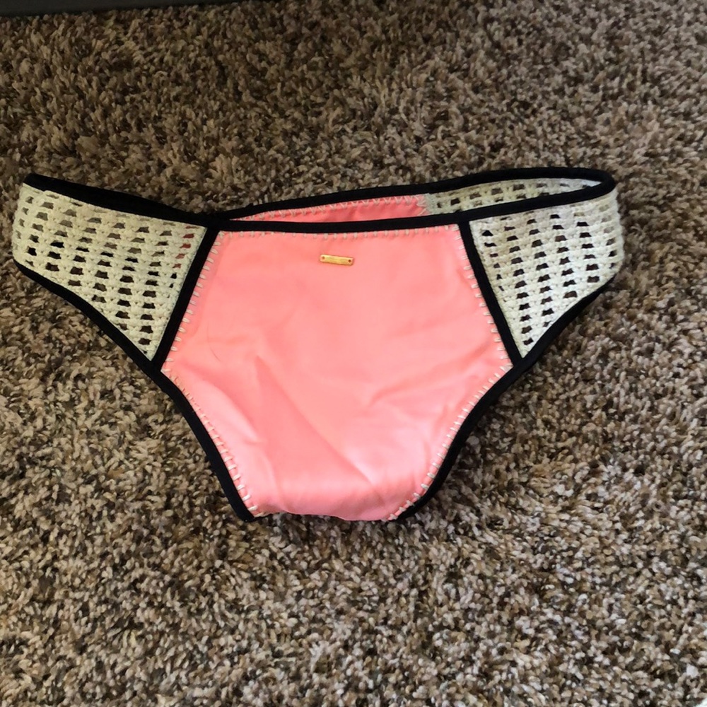 Medium VS bottoms